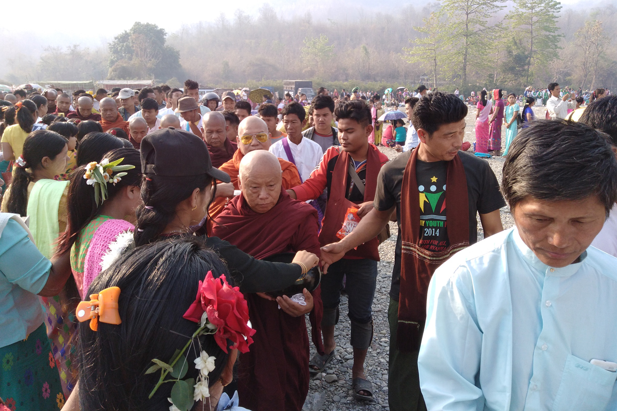 ေေ