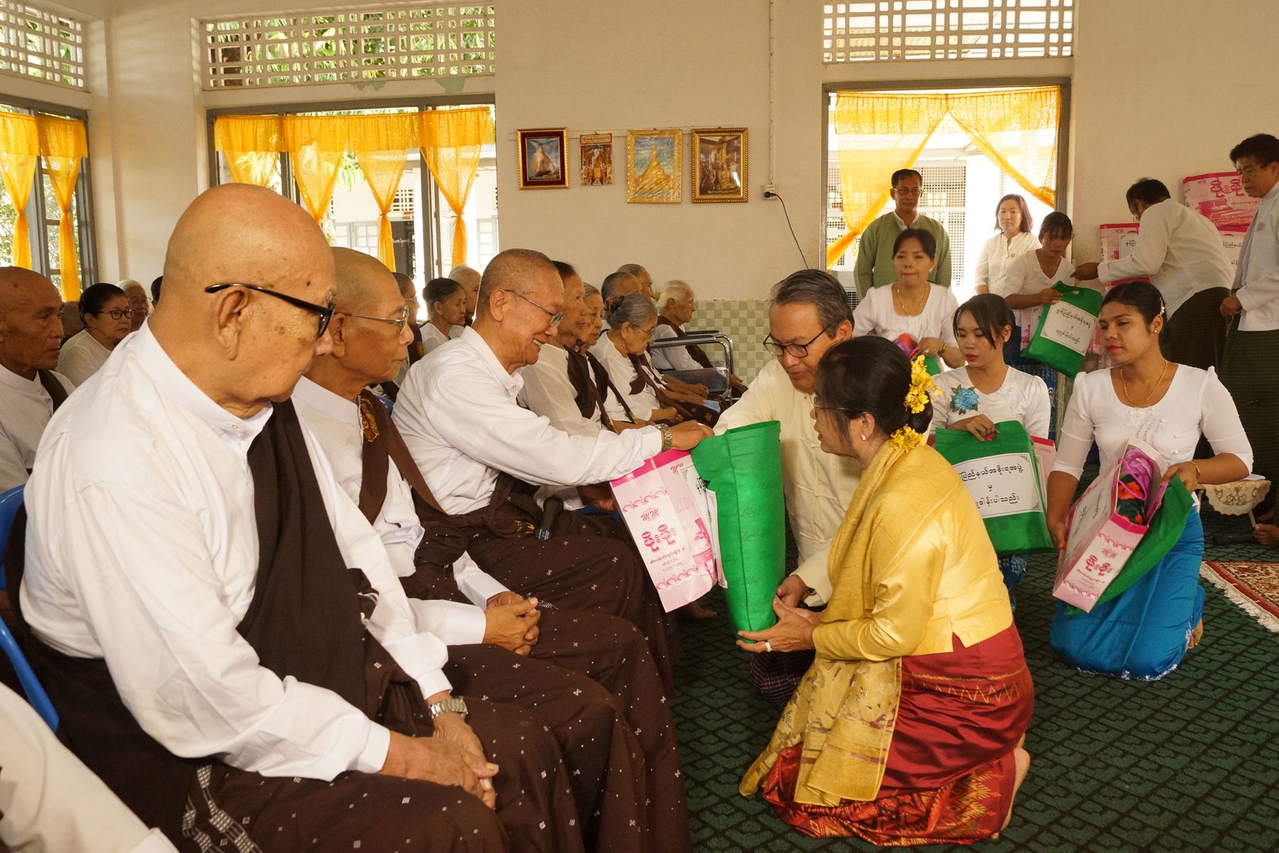 ိိ