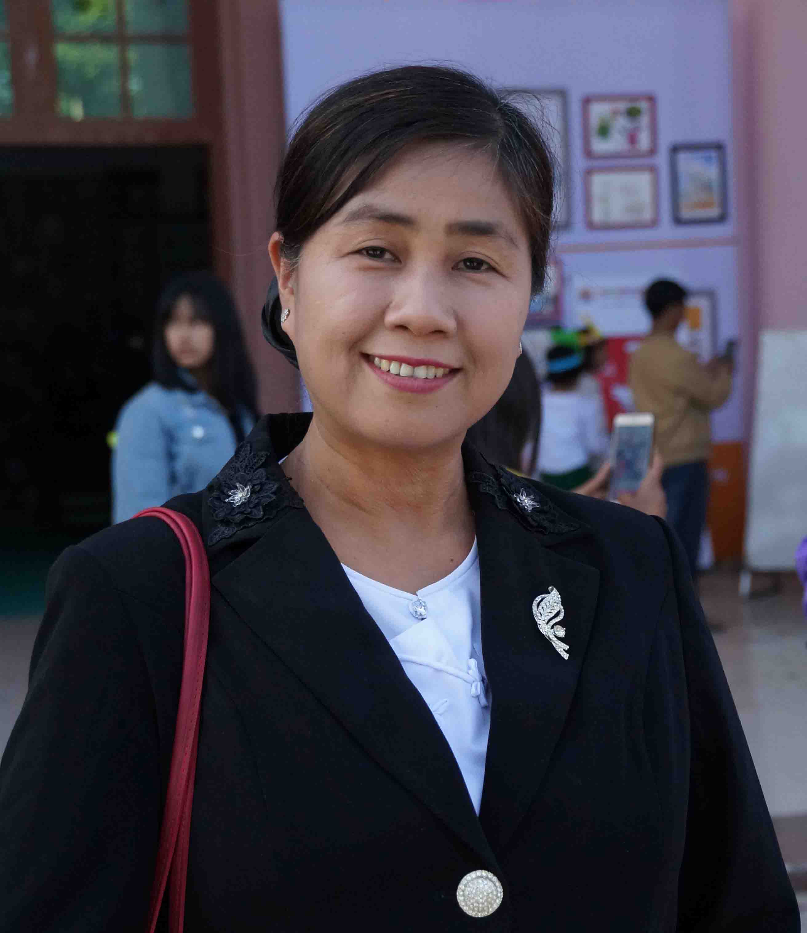 11 ေဒၚ၀ါ၀ါေအာ
