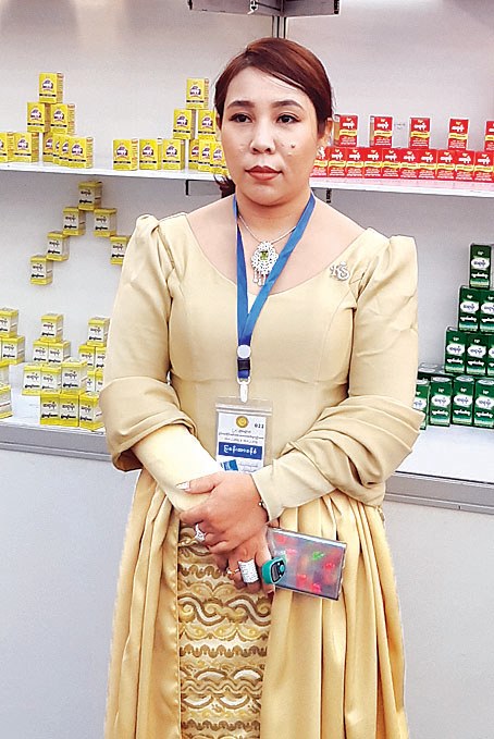 မိုးပြည့်ပြည့်ဖြိုး