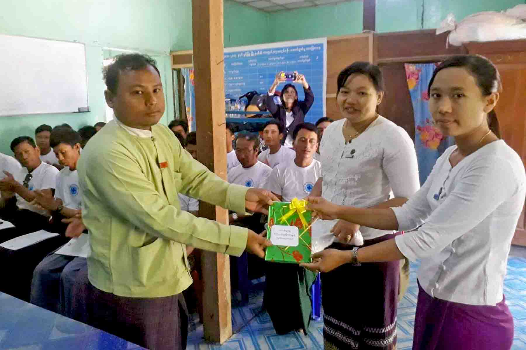 ေေ