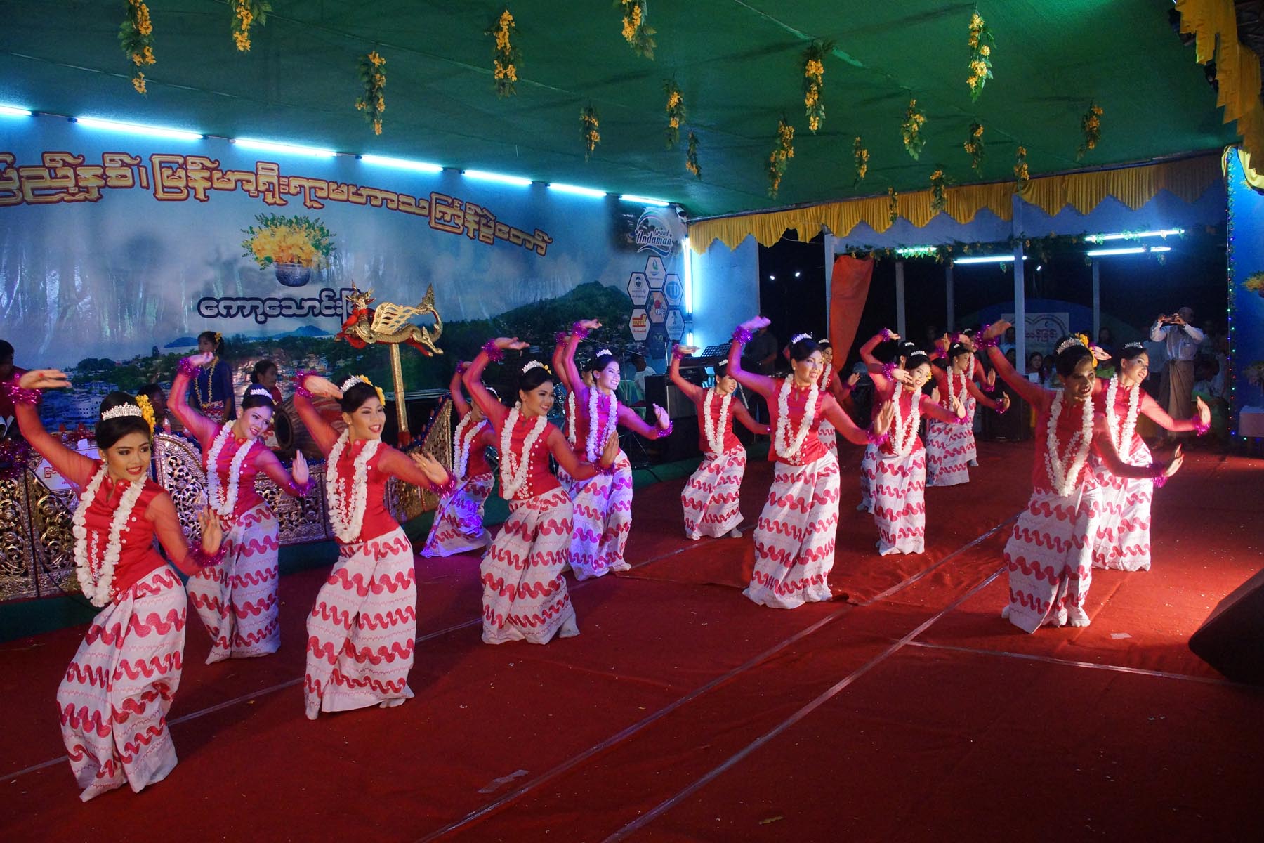 ိိ