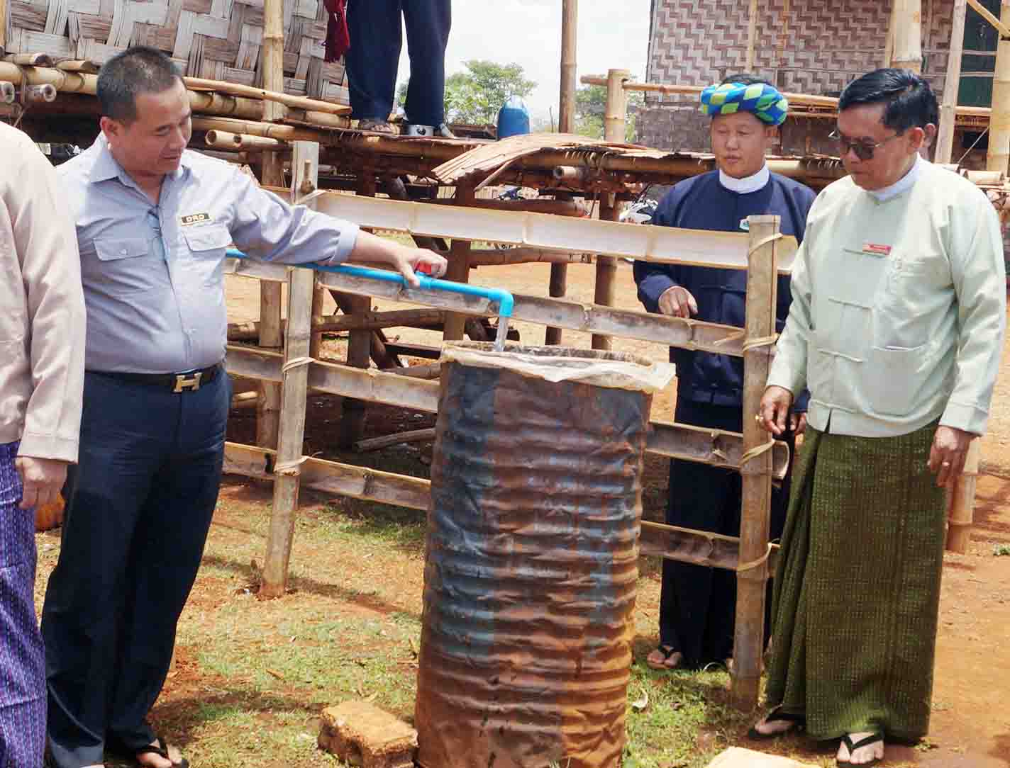 နတ္်