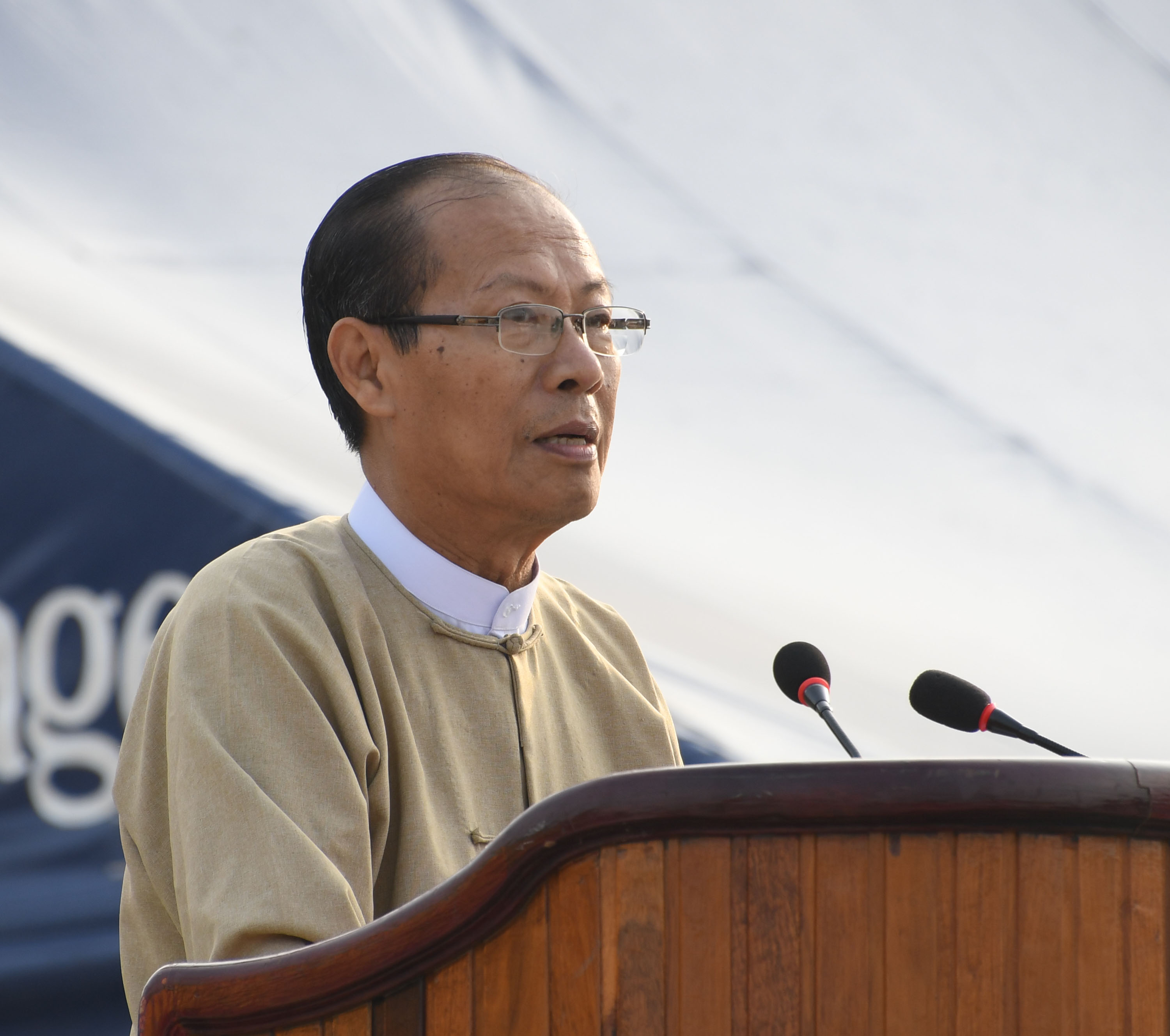 ့ါ့