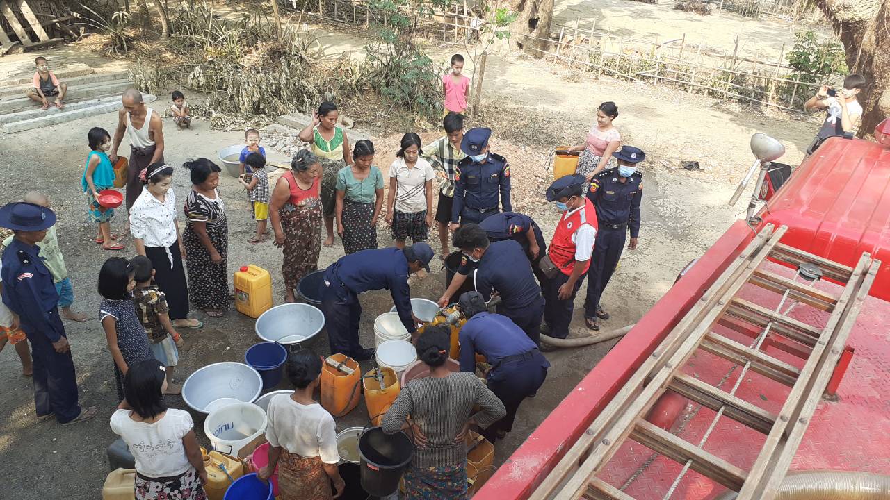 2985