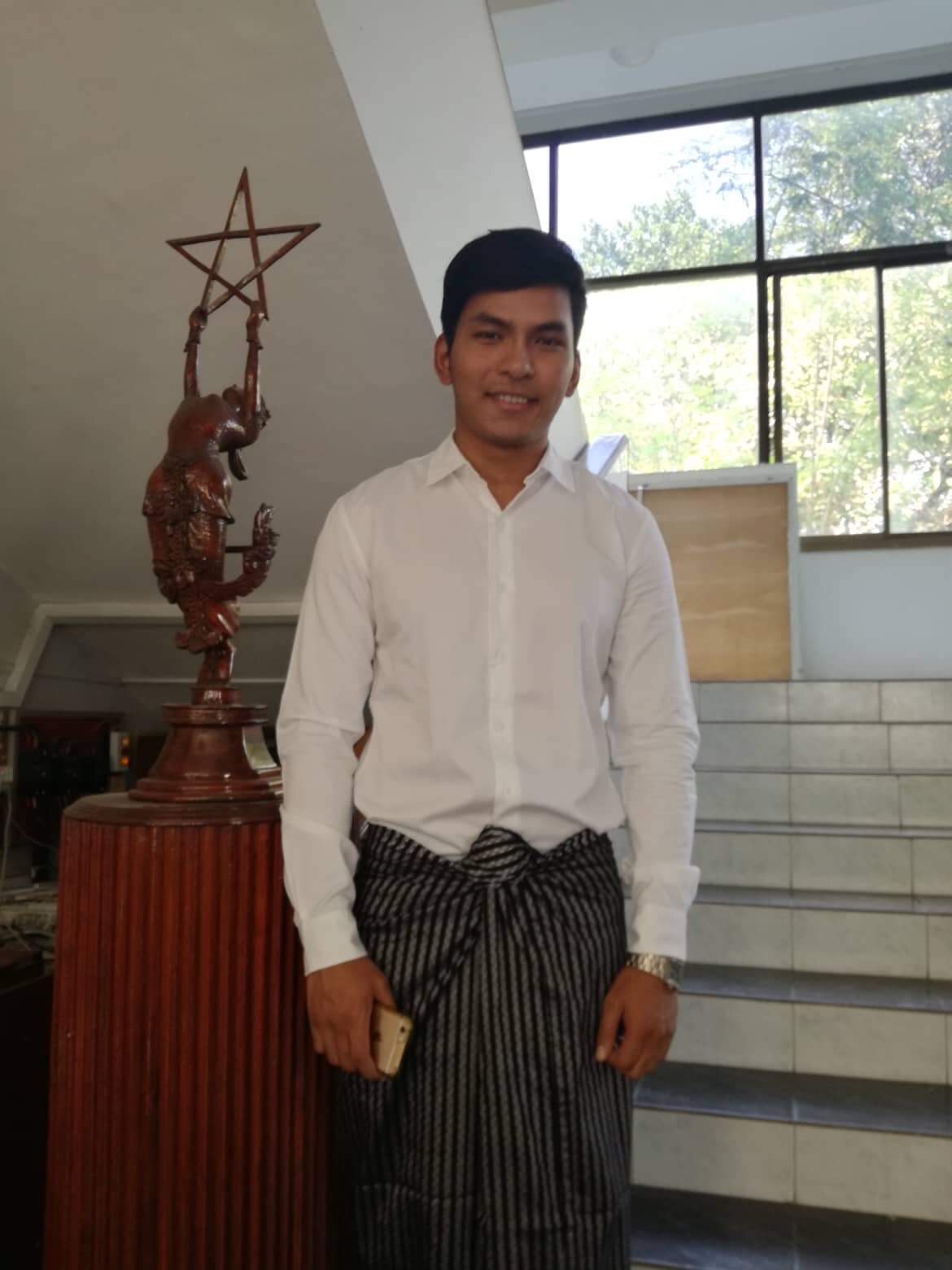 ေေ